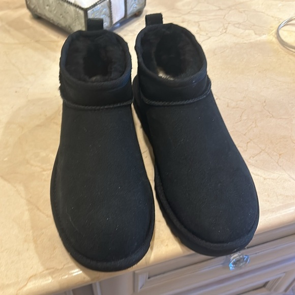 NEW Ugg black  ultra mini - Picture 3 of 6
